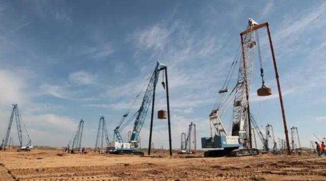 CCTV報(bào)道巴基斯坦超級(jí)機(jī)場(chǎng)建設(shè)，宇通重工強(qiáng)夯機(jī)硬核助力！